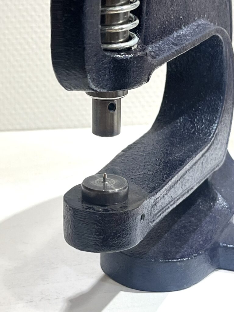 ハンドプレス機:駒をセット