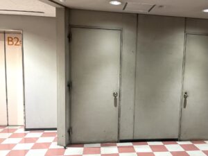 ATCホール:バックヤード扉