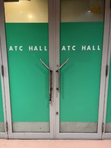 ATCホール搬入扉