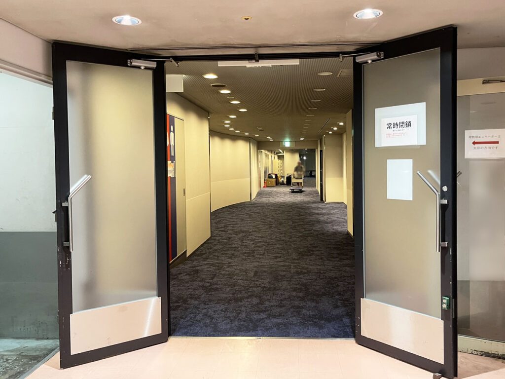 ATCホール扉