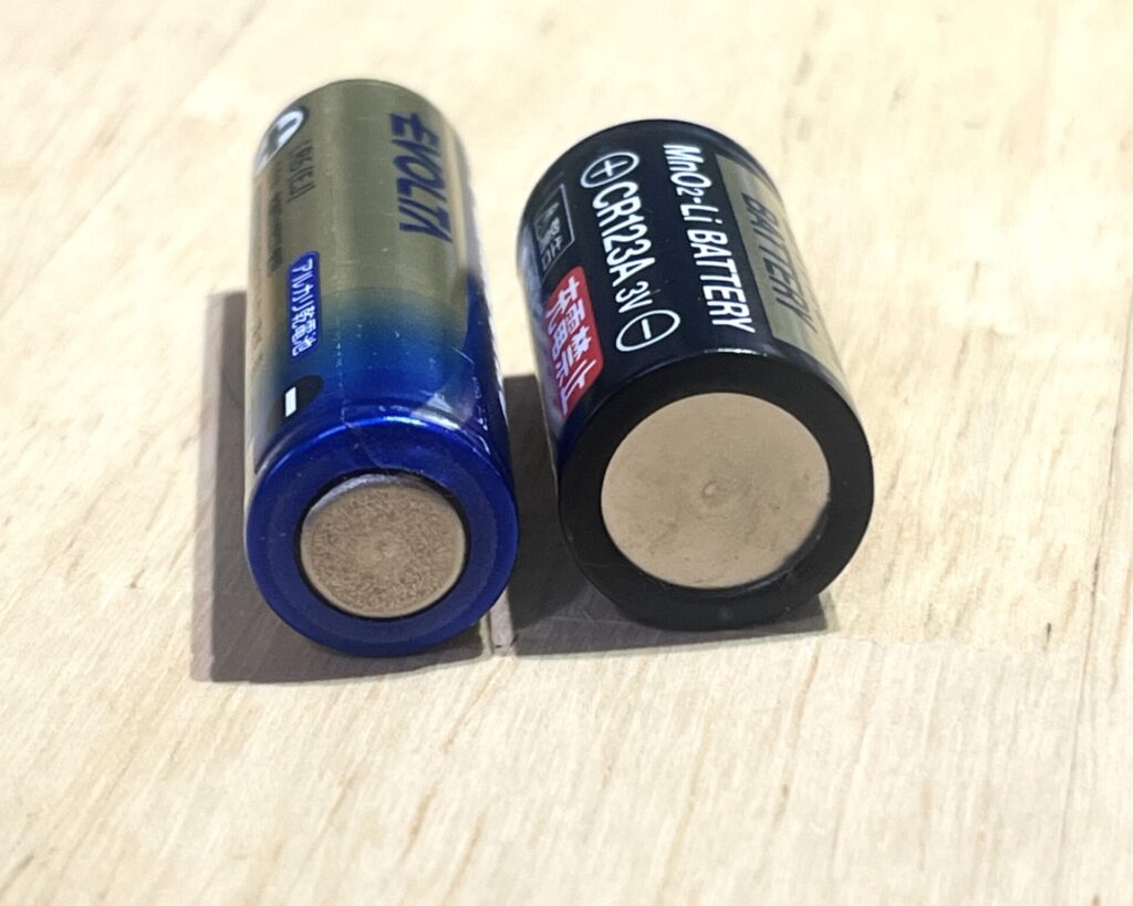 CR123Aと単3乾電池は太さが違う