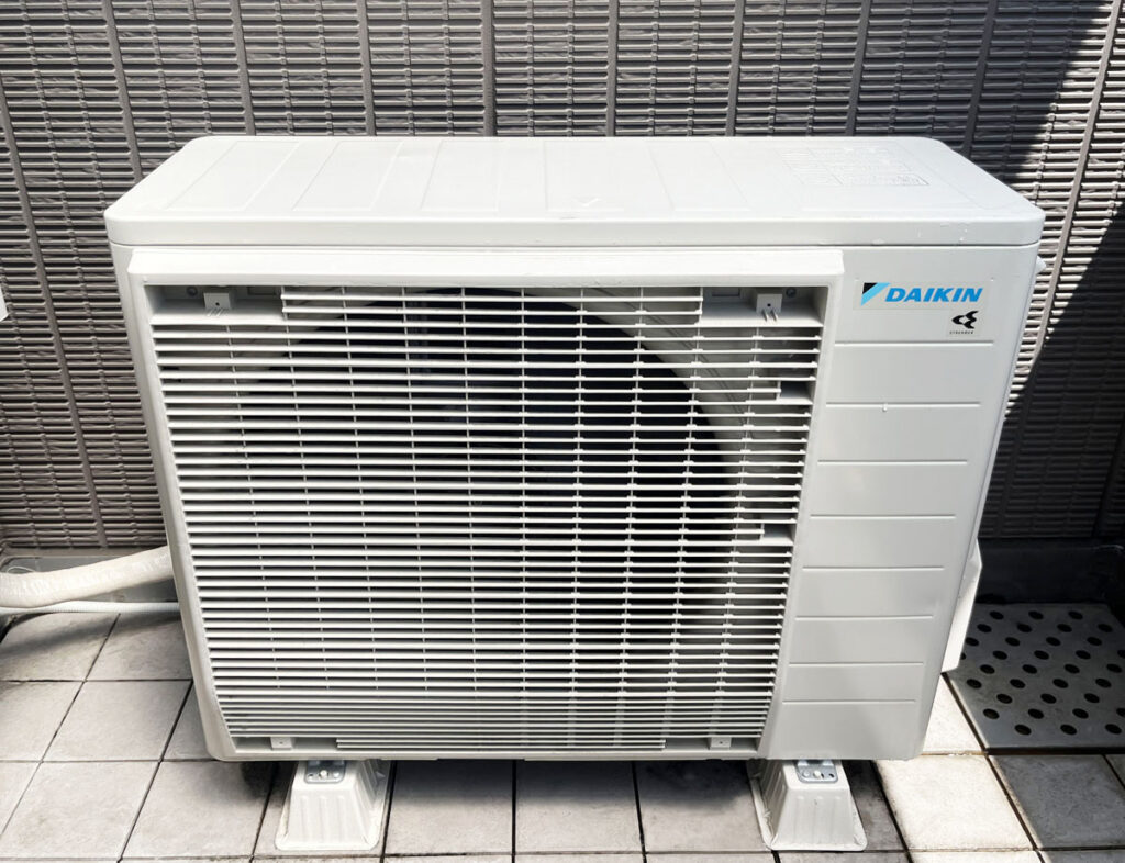 エアコンの室外機カバーの効果：室外機カバー取付前
