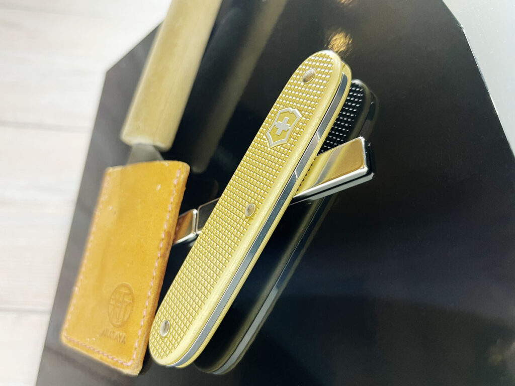 VICTORINOX コンパニオン X ALOX:マグネットで貼り付けられる