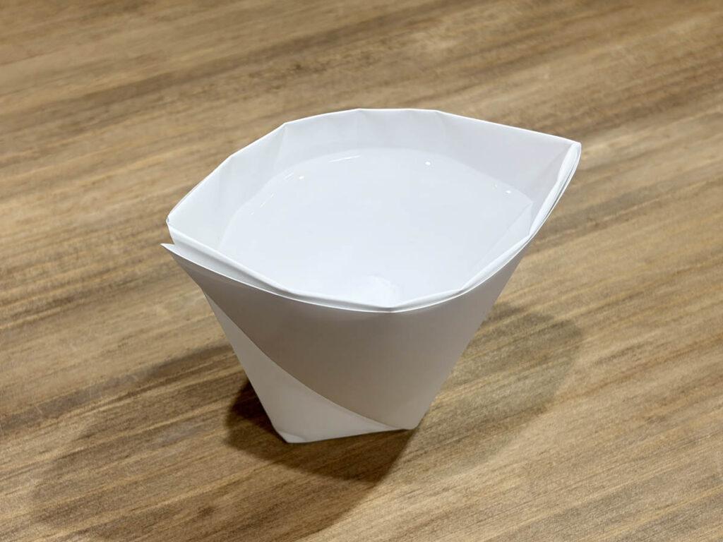 コップ型に水を入れ約3時間放置しても水漏れなし