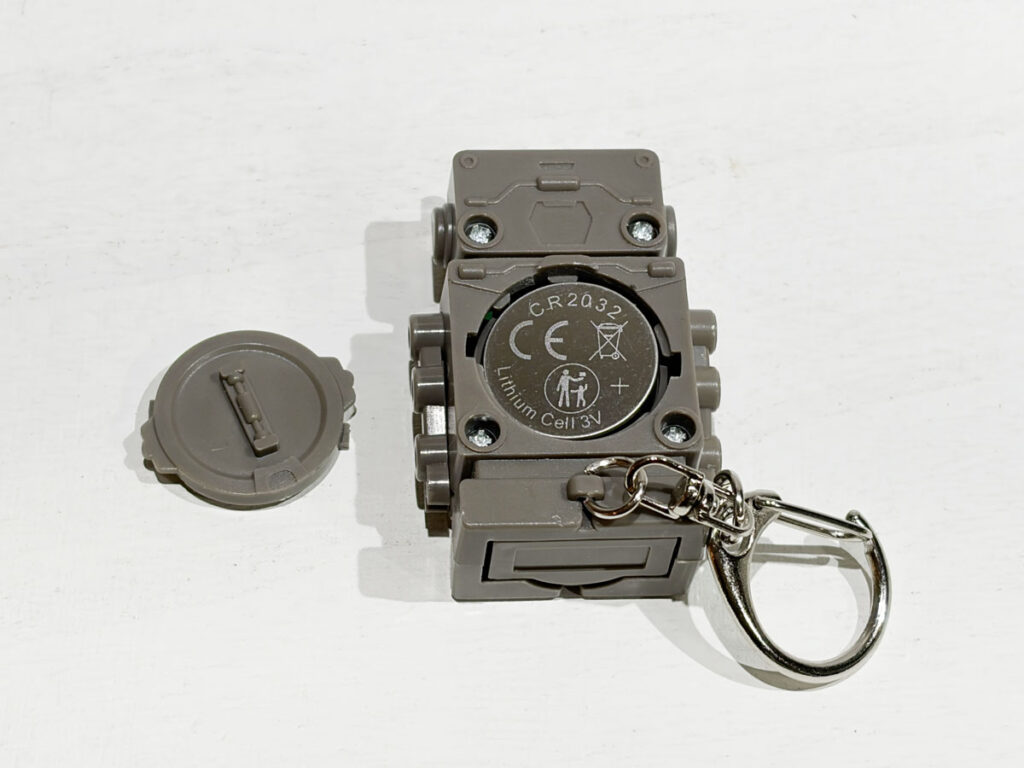 ダルトン「ツール キー チェーン "ロボット"」コイン型電池(CR2032)は背面から交換