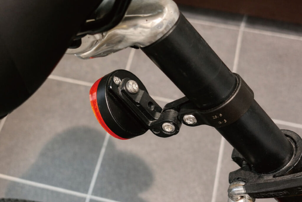 自転車のAirTag隠し場所：リフレクターにカモフラージュ