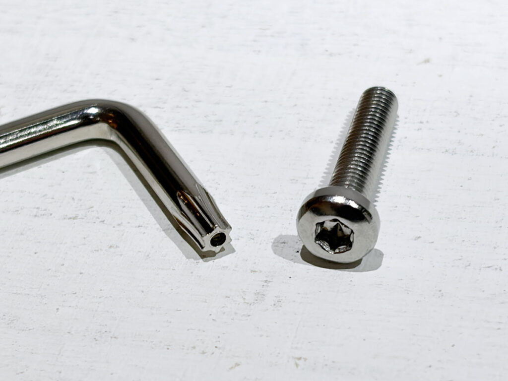 自転車のAirTag隠し場所：トルクスネジ使用