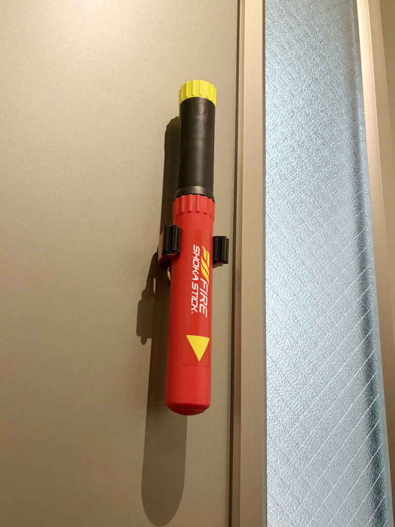 FIRE SHOKA STICK(ファイヤーショーカスティック)：玄関への設置例