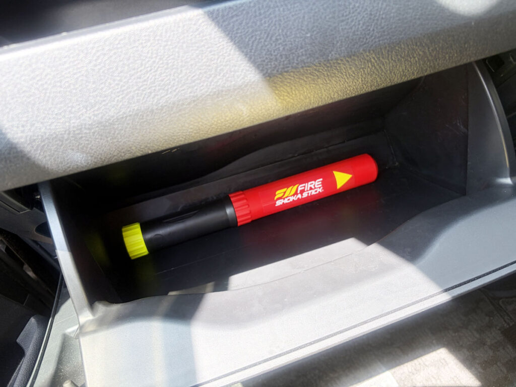 FIRE SHOKA STICK(ファイヤーショーカスティック)：車内に保管する場合グローブボックス内などできるだけ日陰になる場所が安心