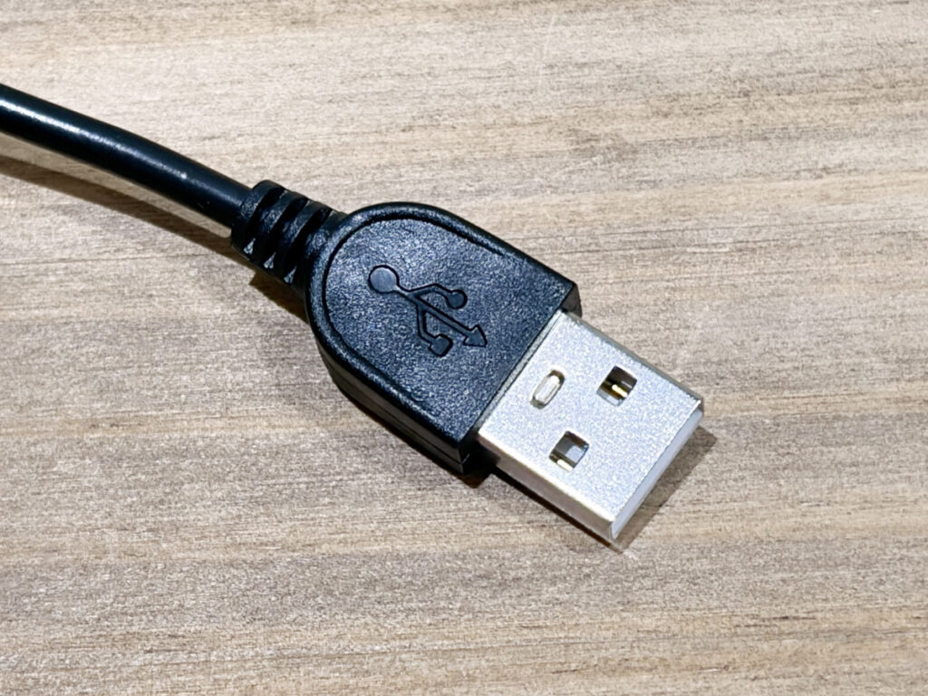 スタンドルーペの電源ケーブルの先にあるUSBの差し込み口(USB-A)